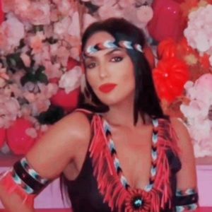 Meet your Posher, Julia